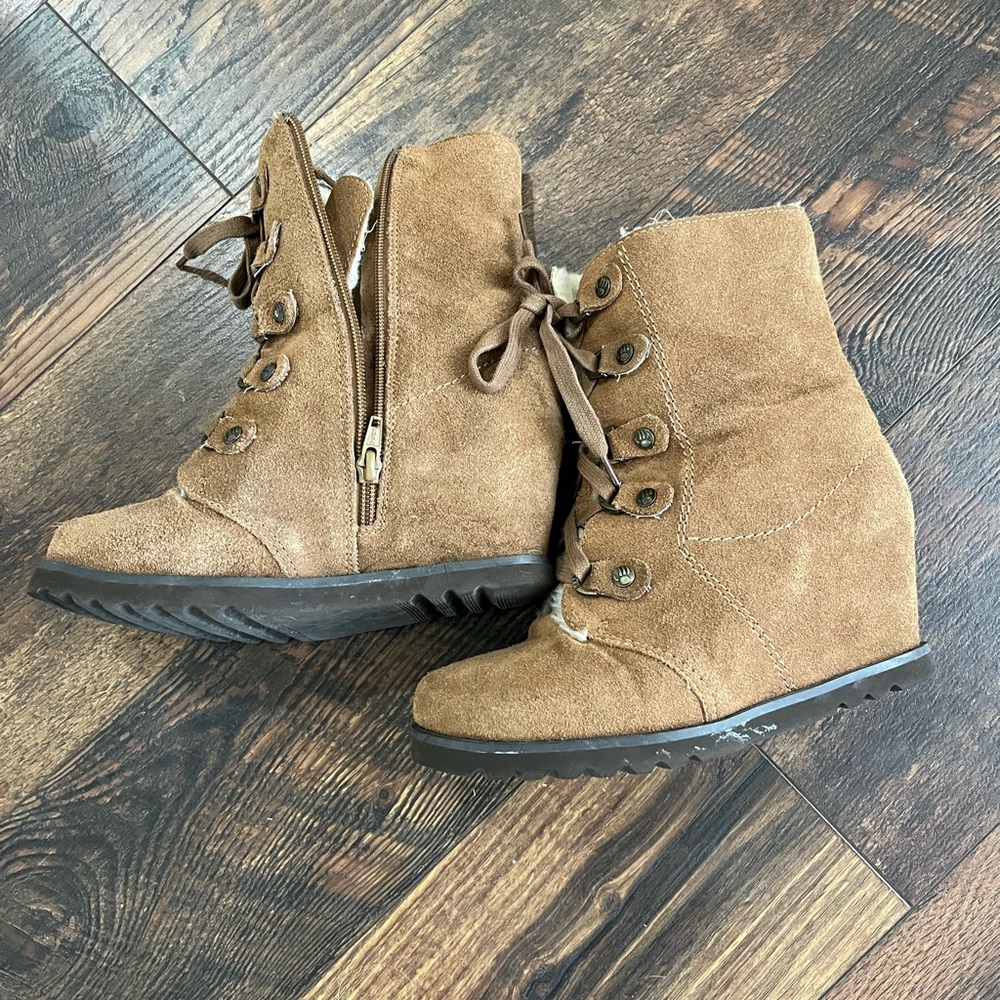 BearPaw Women's Brown Lace Up Wedge Boots